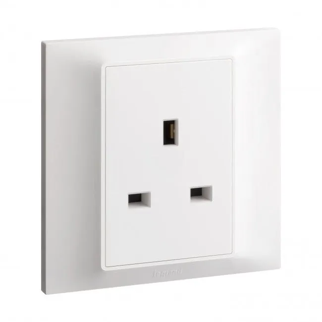 LEGRAND - British standard socket outlet Belanko S - 13A x 250V~ 1 gang unswitched - White