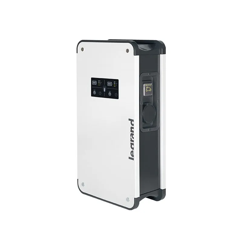 ليجراند - محطة شحن Premium Metal Single-Phase Green'Up، IP55، IK10، وضع 2 و 3، 7.4kW، 32A، لسيارتين كهربائيتين