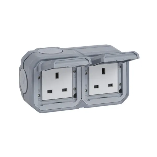 ليجراند - مأخذ كهربائي Plexo، IP55، British Standard، فتحتين، 13A 250V، تركيب سطحي، رمادي