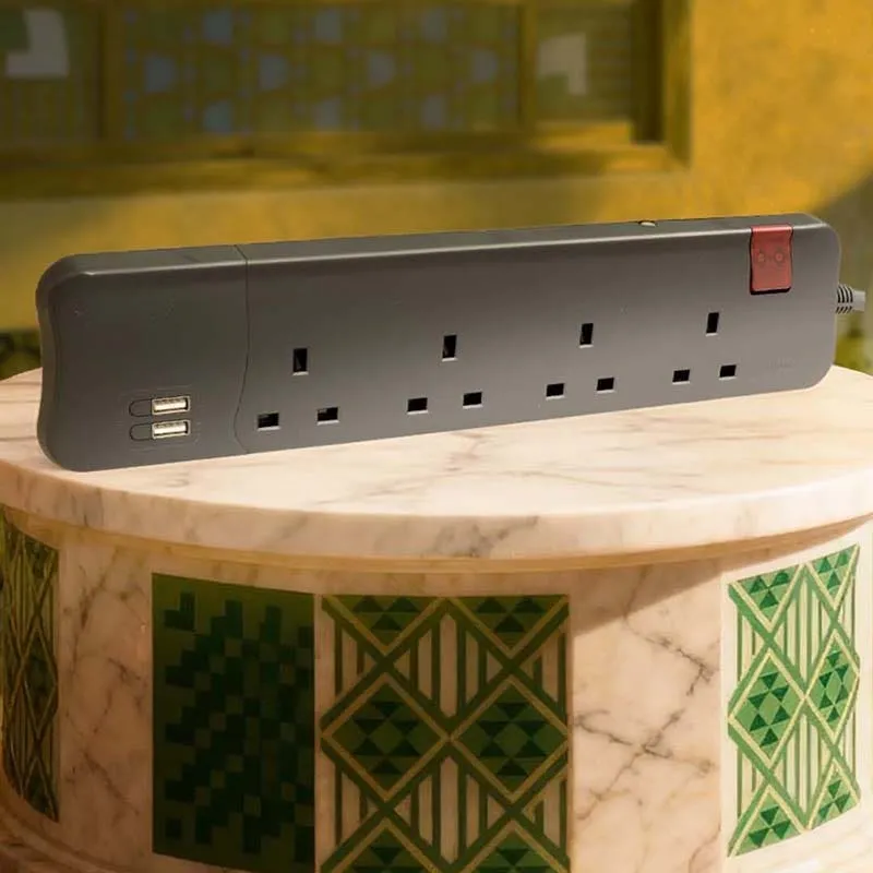 ليجراند - توصيلة كهربائية مواصفات بريطانية - 4 مداخل كهرباء + مدخلين USB - طول 3 متر - أسود