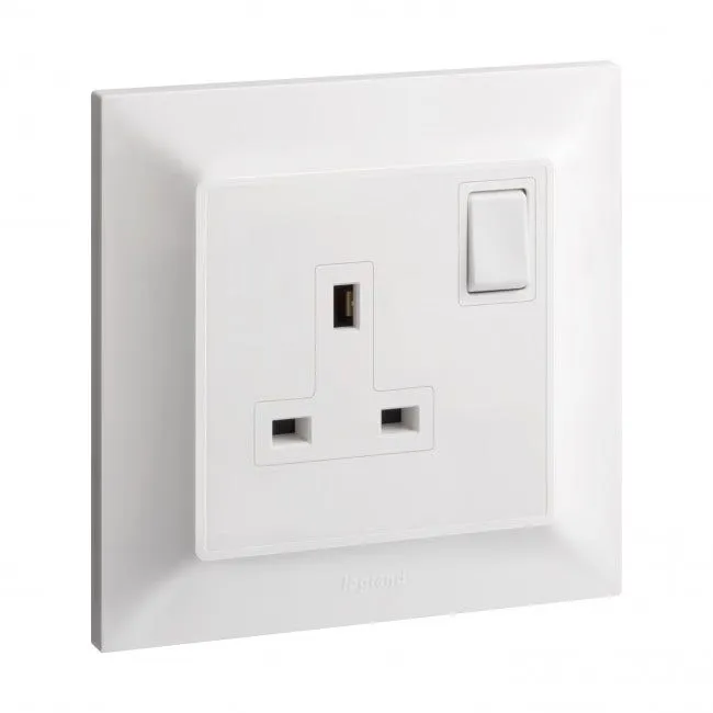 LEGRAND - British standard socket outlet Belanko S - 13A x 250V~ 1 gang double pole switched - White